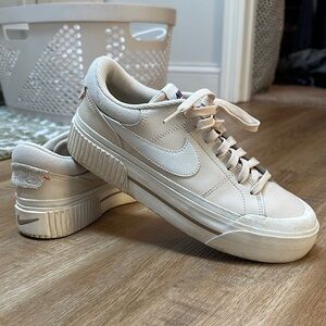 Nike Court Legacy Lifts